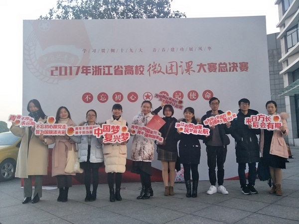 观摩合影.JPG 观摩合影.JPG