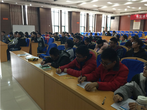 听报告.jpg 听报告.jpg